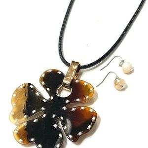 Elegant Clover Pendant Necklace and Earrings Set